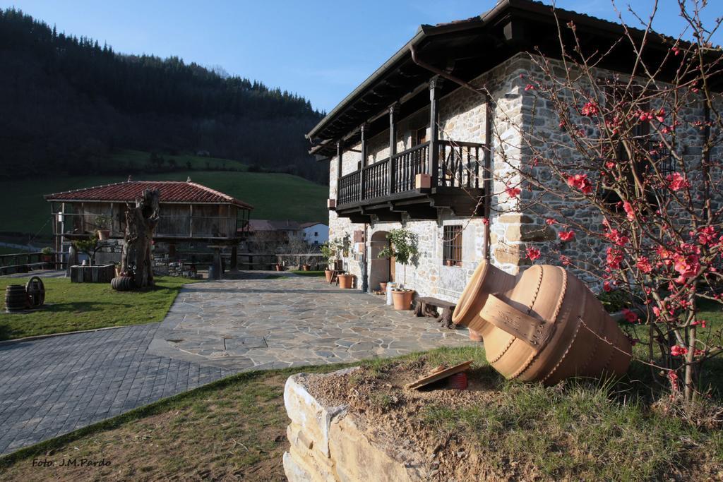 Отель Casona De El Castaniu Серрапио Экстерьер фото
