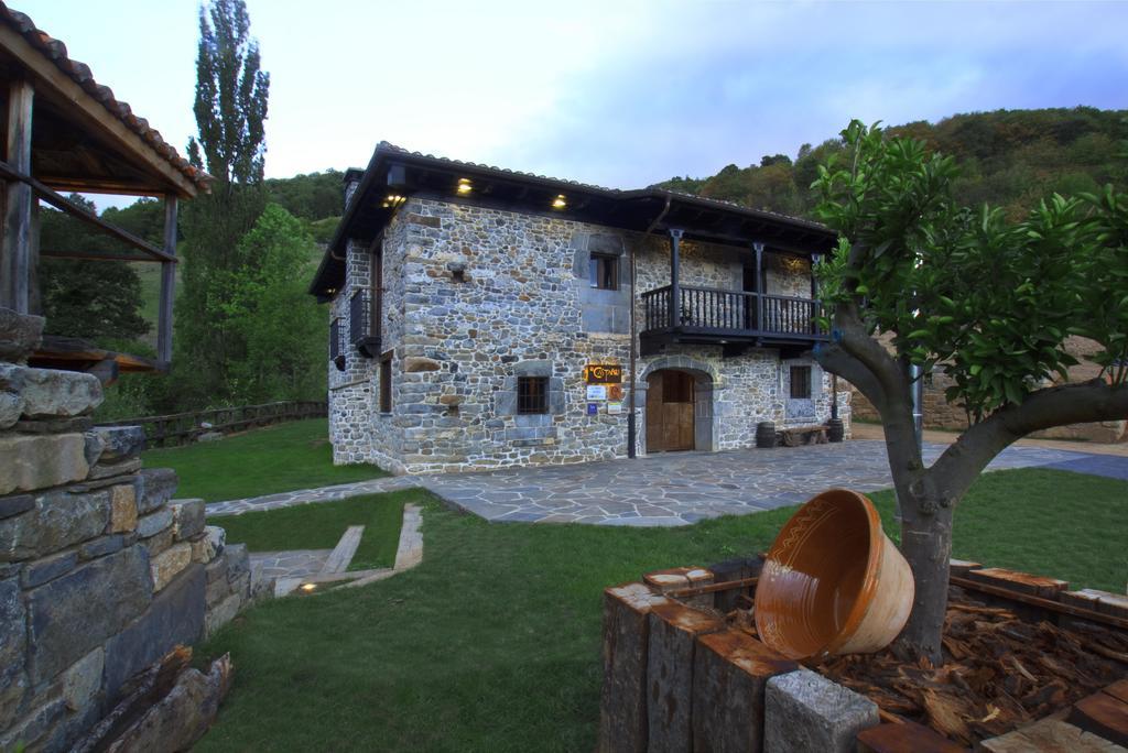 Отель Casona De El Castaniu Серрапио Экстерьер фото